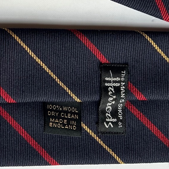 Harrods of London deep navy striped all wool tie made in England 🏴󠁧󠁢󠁥󠁮󠁧󠁿 - Picture 2 of 8